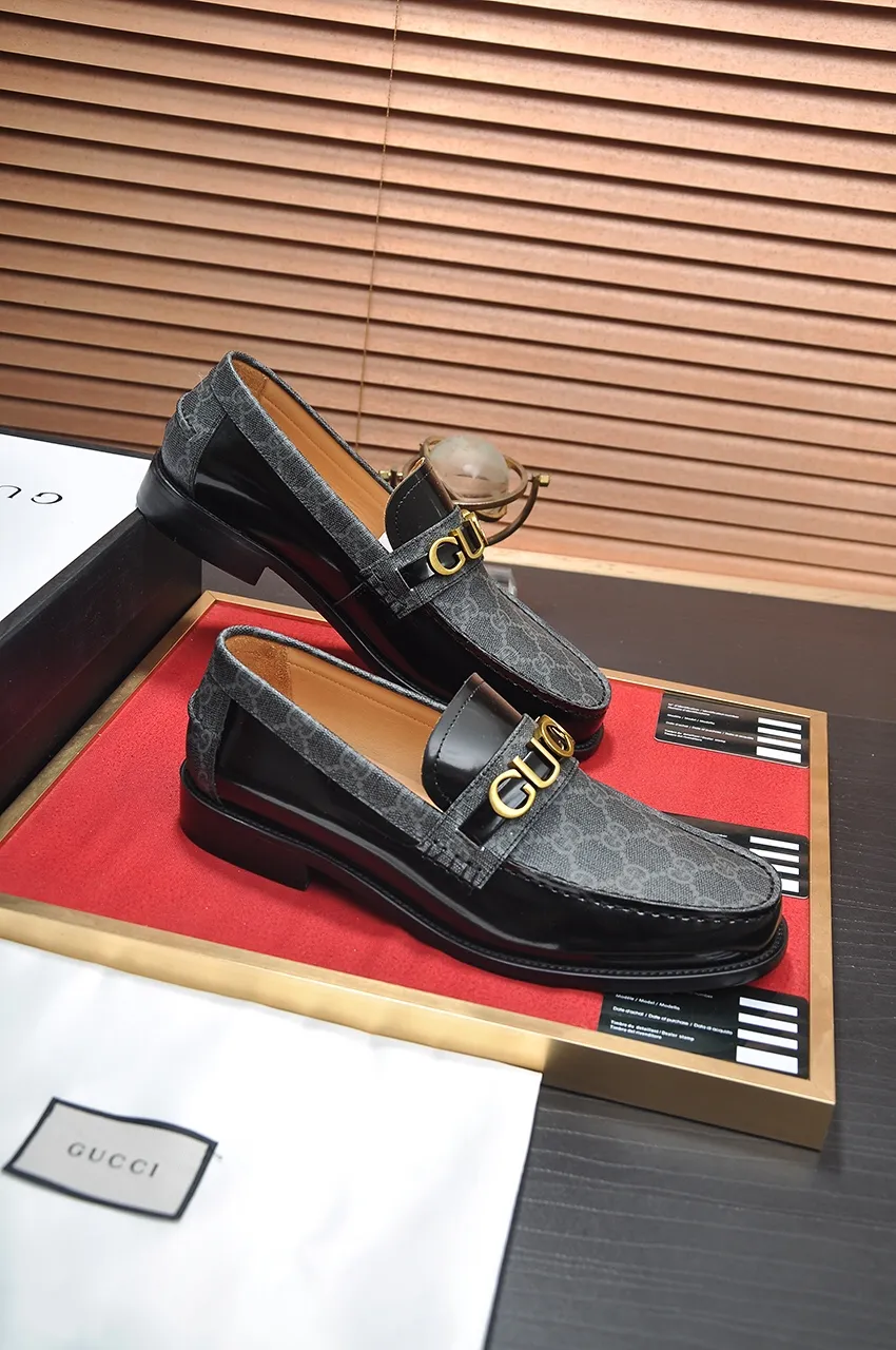 Men's shoes💰560💶Italy's top luxury men's shoe giant (GUCCI) (Gucci) (full cowhide lining) new arrival🍃Original European style🔰 Pleasant to the eye😍In order to make the shoes more durable and non-deformable🌀The production continues to follow traditional methods but there is still no lack of innovation💪Choose original sheepskin for the leather♻️ Smooth and natural And extra bright ⭐Made of imported cowhide, the first choice of rich people 38-45 (45 customized)